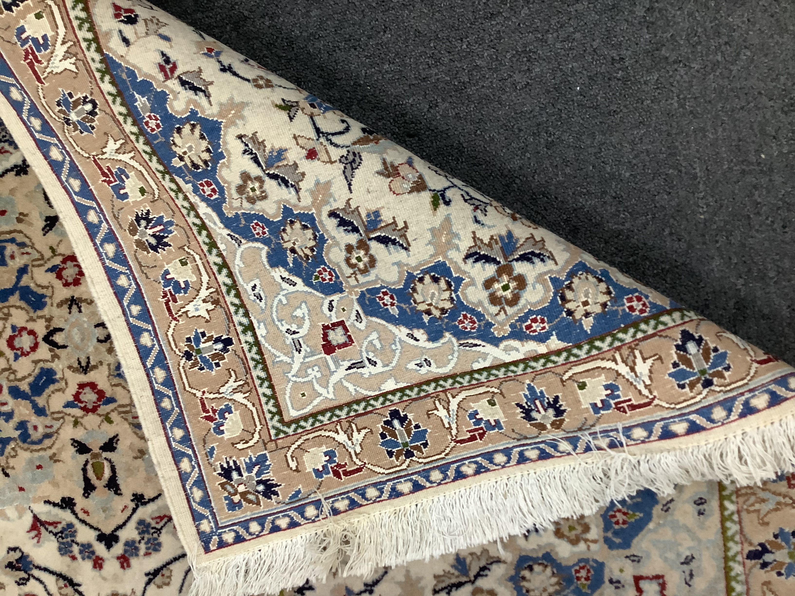 An Isphahan part silk ivory ground rug, 124 x 87cm